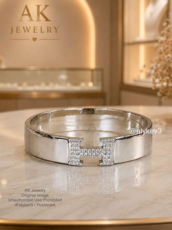 AK Jewelry Jewelry - 💎Luxury Mirror Polished Silver Statement Cuff Bracelet Pavé Crystal Centerpiece